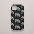 Funda KARKASA Silk Touch negra con estampado de cebras de cuerpo entero caminando en patrón. Carcasa diseño safari y naturaleza.
