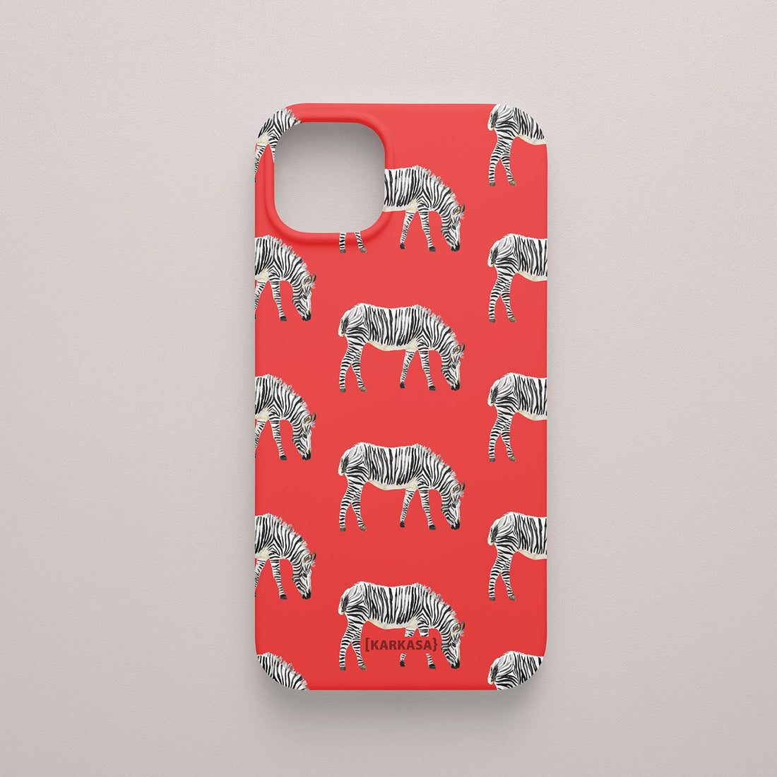 Funda KARKASA Silk Touch roja con estampado de cebras de cuerpo entero caminando en patrón. Carcasa diseño safari y naturaleza.
