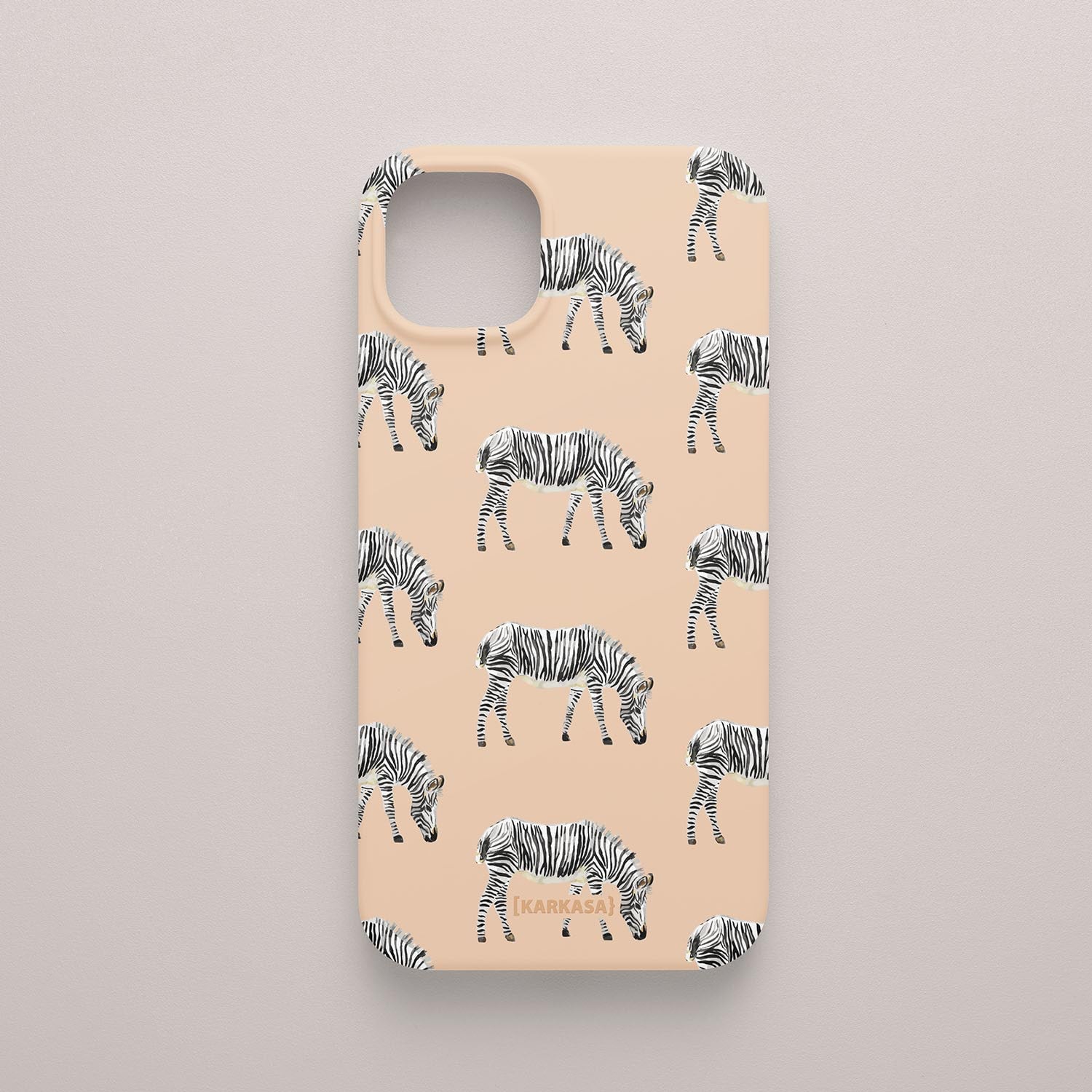 Funda KARKASA Silk Touch rosa nude con estampado de cebras de cuerpo entero caminando en patrón. Carcasa diseño safari y naturaleza.