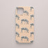 Funda KARKASA Silk Touch rosa nude con estampado de cebras de cuerpo entero caminando en patrón. Carcasa diseño safari y naturaleza.