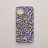 Funda KARKASA Silk Touch lila con estampado clásico de leopardo en tonos negros y marrones. Carcasa animal print elegante.
