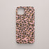Funda KARKASA Silk Touch rosa chicle con estampado clásico de leopardo en tonos negros y marrones. Carcasa animal print elegante.