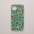 Funda KARKASA Silk Touch verde menta con estampado clásico de leopardo en tonos negros y marrones. Carcasa animal print elegante.