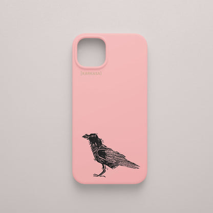 Funda KARKASA rosa chicle con ilustración minimalista de un cuervo negro posado, dibujo en tinta del artista Daniel Buitrón.