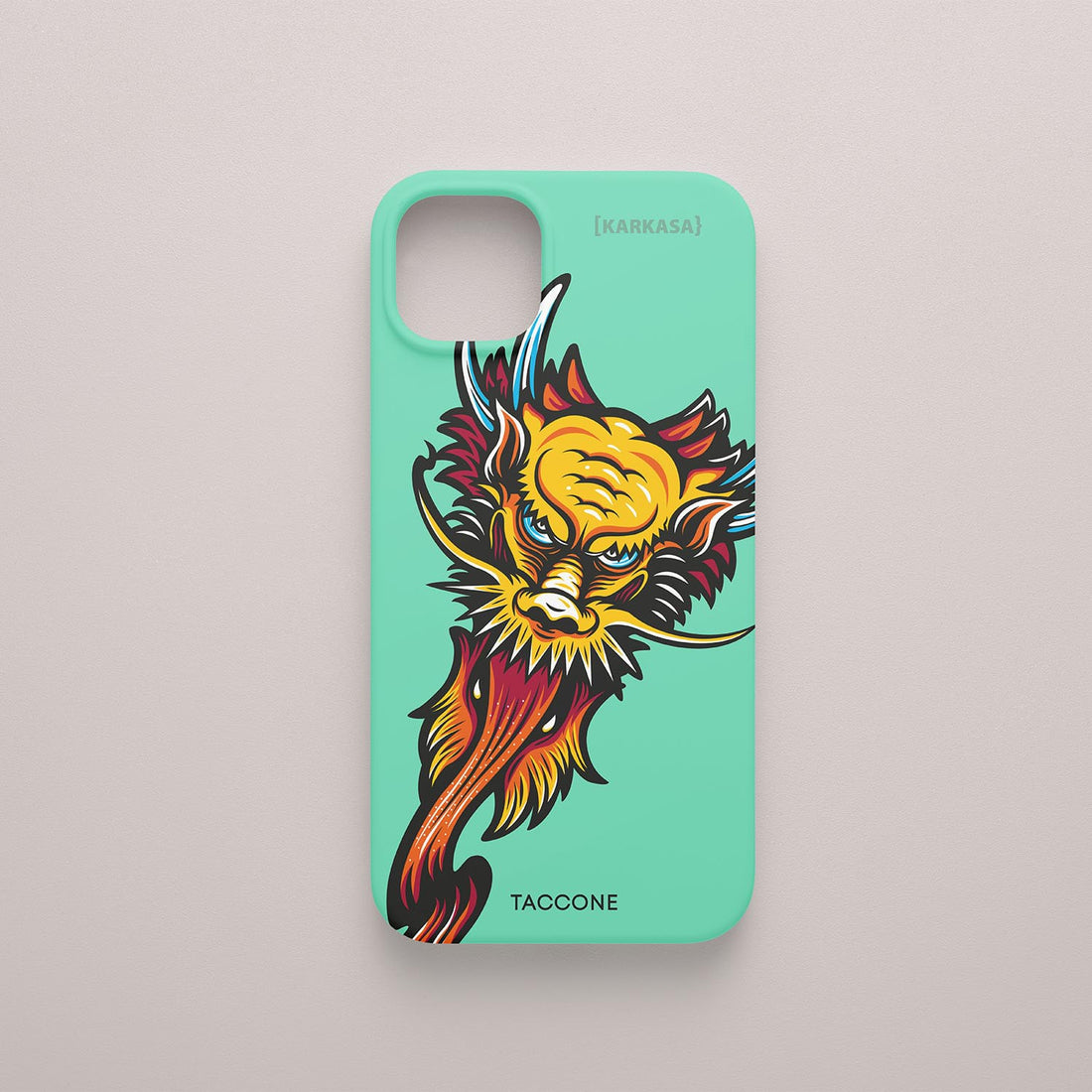 Funda KARKASA verde menta con ilustración colorida de una cabeza de dragón estilo tatuaje neo-tradicional, diseño de Gabriel Taccone.