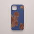 Funda KARKASA Silk Touch azul marina con estampado de manchas de vaca en color marrón chocolate. Carcasa diseño animal print western.