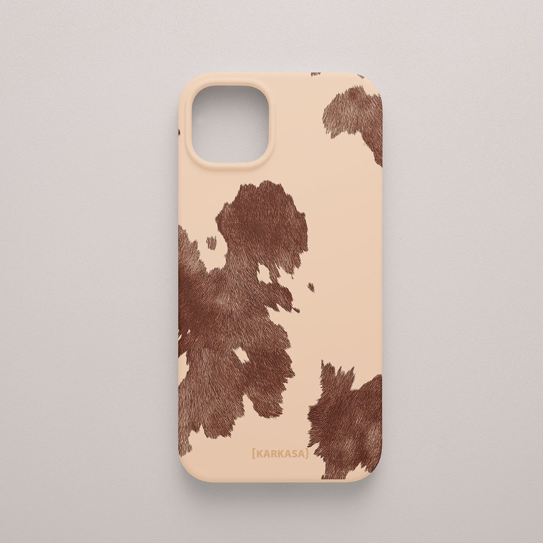 Funda KARKASA Silk Touch beige con estampado de manchas de vaca en color marrón chocolate. Carcasa diseño animal print western.