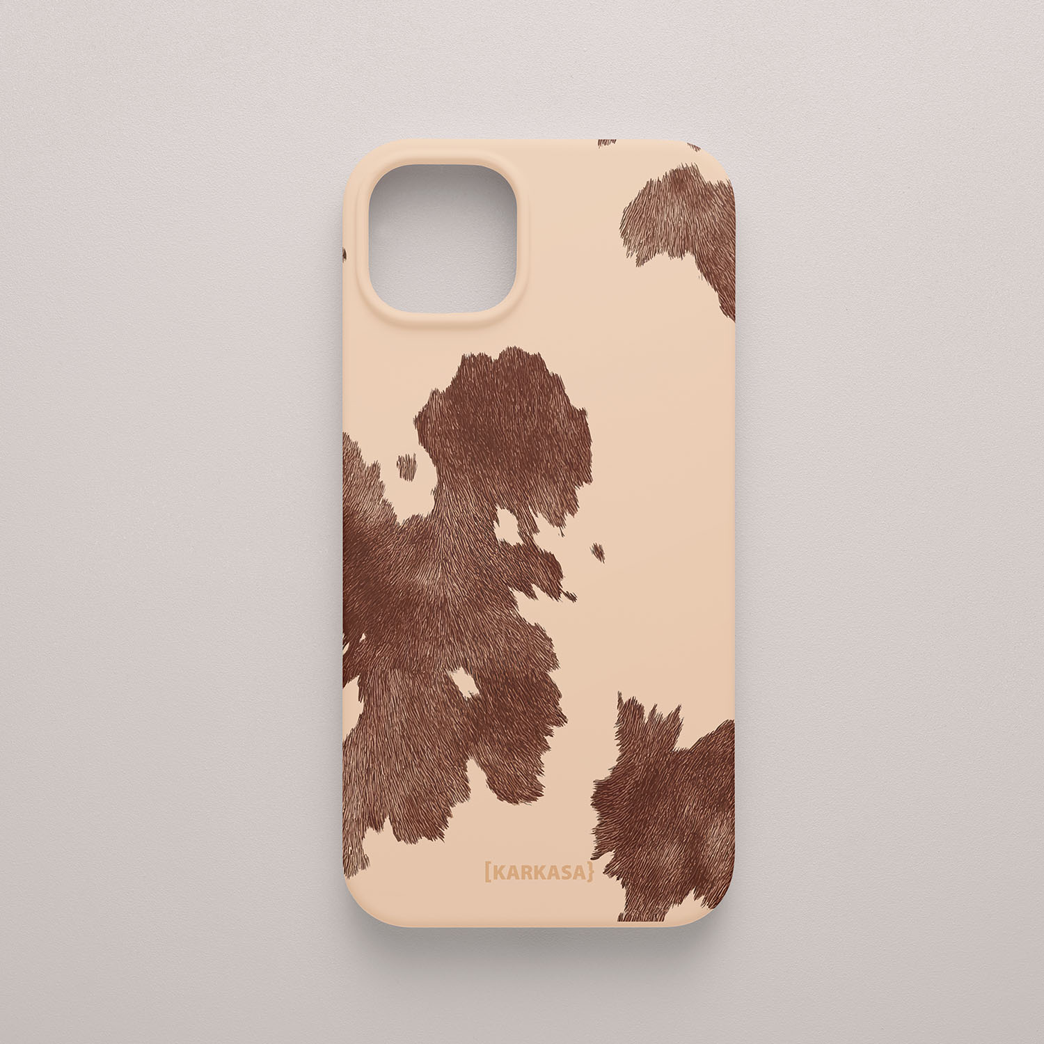 Funda KARKASA Silk Touch beige con estampado de manchas de vaca en color marrón chocolate. Carcasa diseño animal print western.