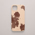 Funda KARKASA Silk Touch beige con estampado de manchas de vaca en color marrón chocolate. Carcasa diseño animal print western.