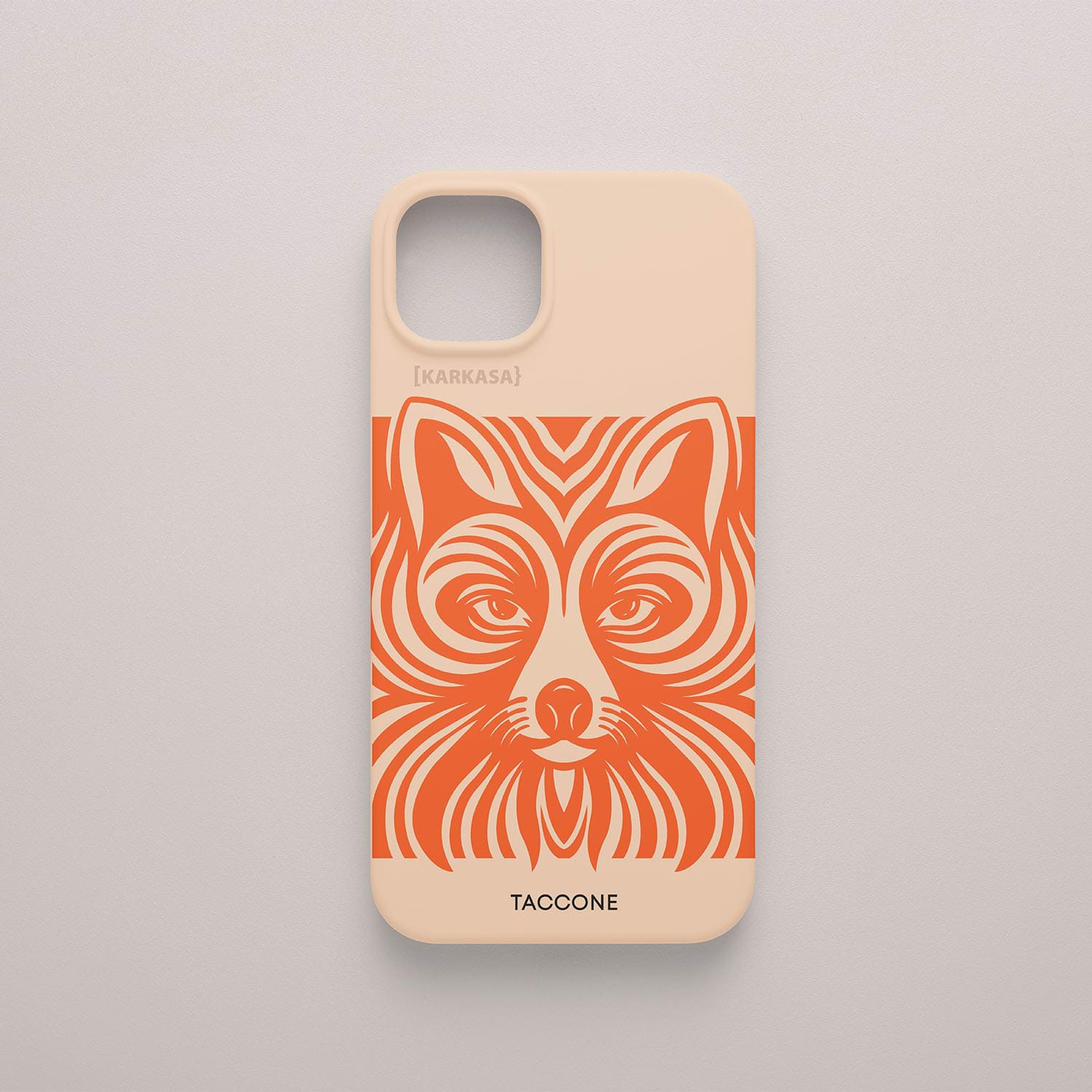 Funda KARKASA beige con ilustración geométrica moderna de una cabeza de zorro en color naranja, diseño de Gabriel Taccone.