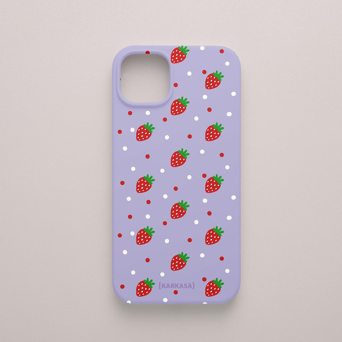 Funda KARKASA Silk Touch lila con estampado pop de fresas rojas y lunares blancos. Carcasa mate de silicona estilo frutal.