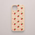 Funda KARKASA Silk Touch rosa nude con estampado pop de fresas rojas y lunares blancos. Carcasa mate de silicona estilo frutal.