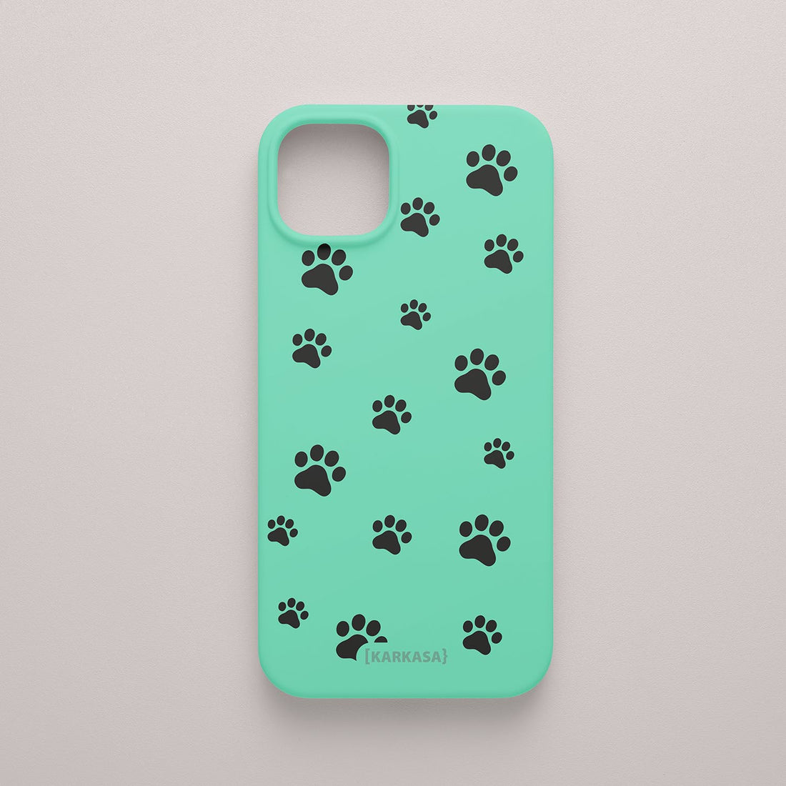 Funda KARKASA Silk Touch verde menta con patrón minimalista de huellas de perro o gato en negro. Carcasa mate de silicona para smartphone.