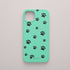 Funda KARKASA Silk Touch verde menta con patrón minimalista de huellas de perro o gato en negro. Carcasa mate de silicona para smartphone.