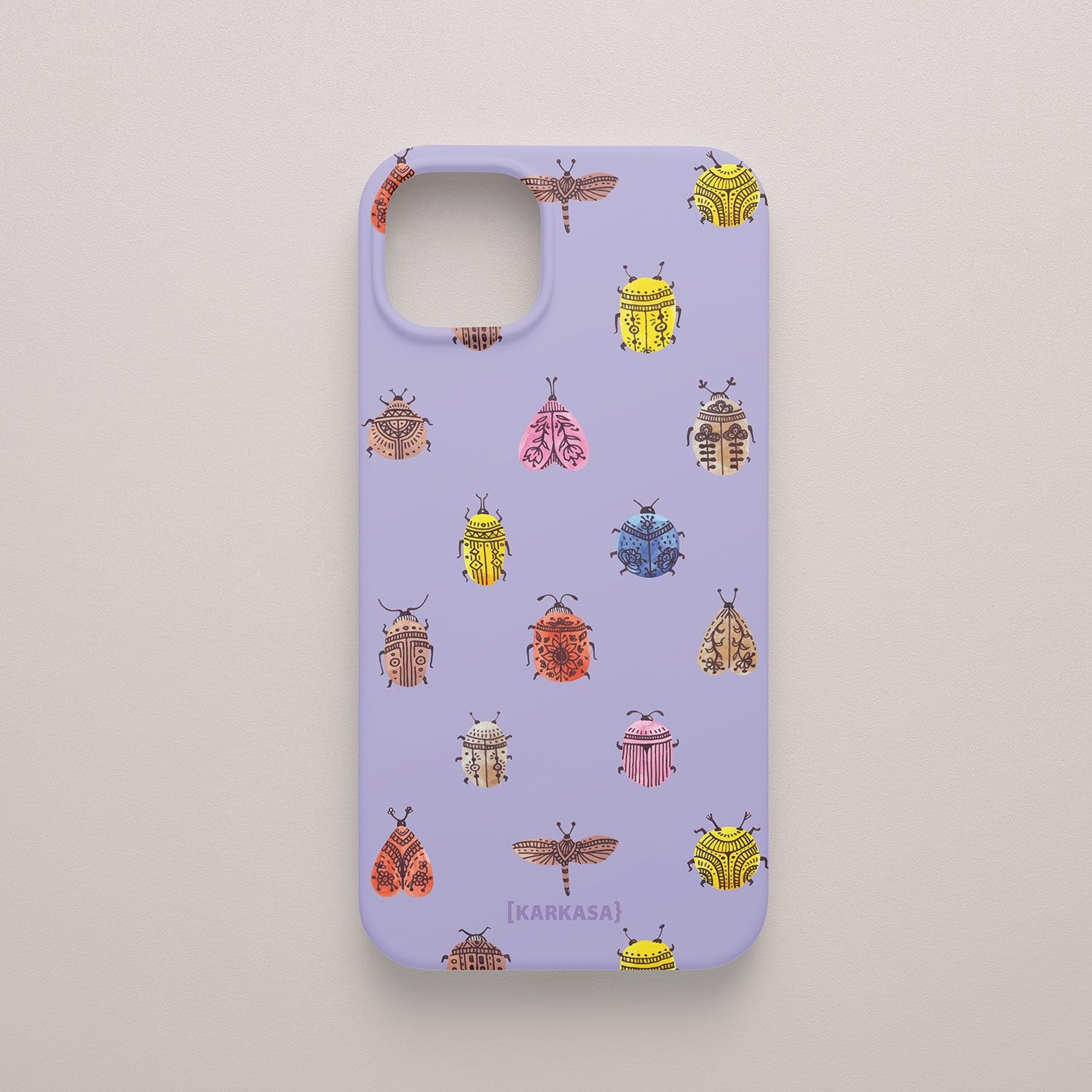 Funda KARKASA Silk Touch lila con patrón de escarabajos, polillas y libélulas coloridos con detalles tribales. Carcasa diseño boho nature.