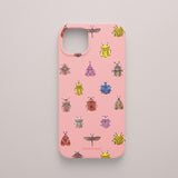 Funda KARKASA Silk Touch rosa chicle con patrón de escarabajos, polillas y libélulas coloridos con detalles tribales. Carcasa diseño boho nature.