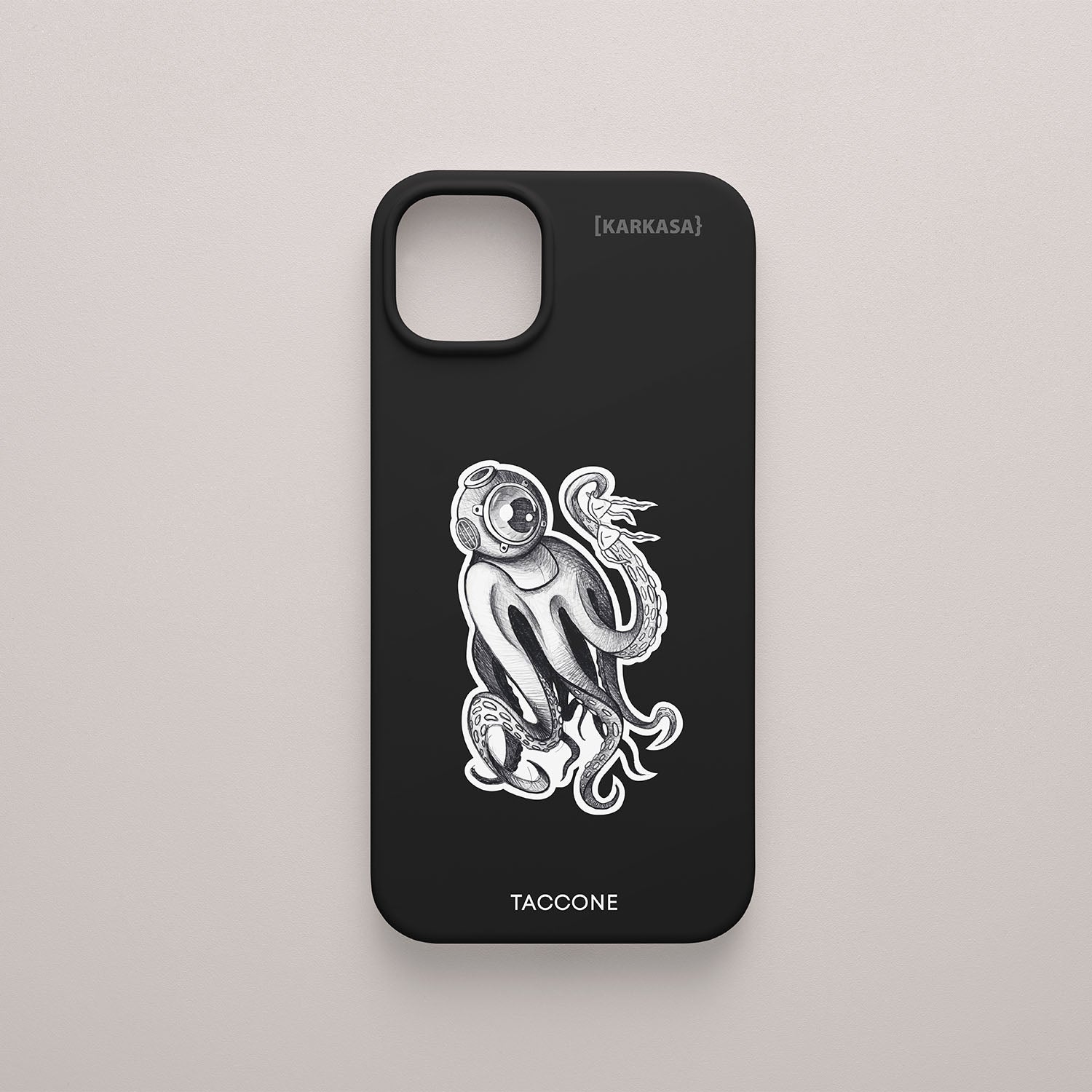Funda KARKASA negra con ilustración estilo grabado de un pulpo o kraken llevando un casco de buzo antiguo (escafandra).
