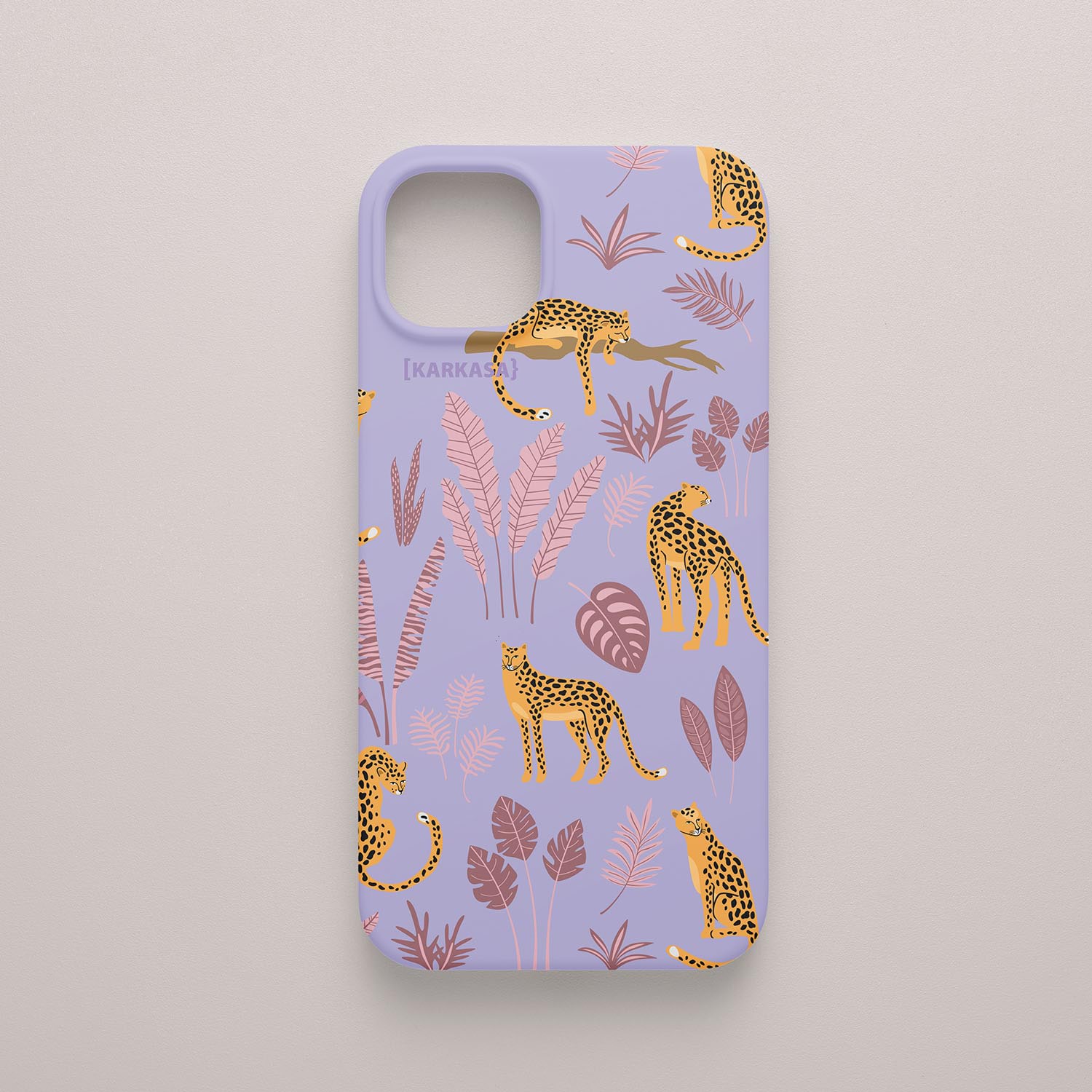 Funda KARKASA Silk Touch lila con estampado de leopardos dorados y hojas tropicales en tonos rosas y lilas. Carcasa diseño jungla chic.