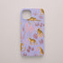 Funda KARKASA Silk Touch lila con estampado de leopardos dorados y hojas tropicales en tonos rosas y lilas. Carcasa diseño jungla chic.