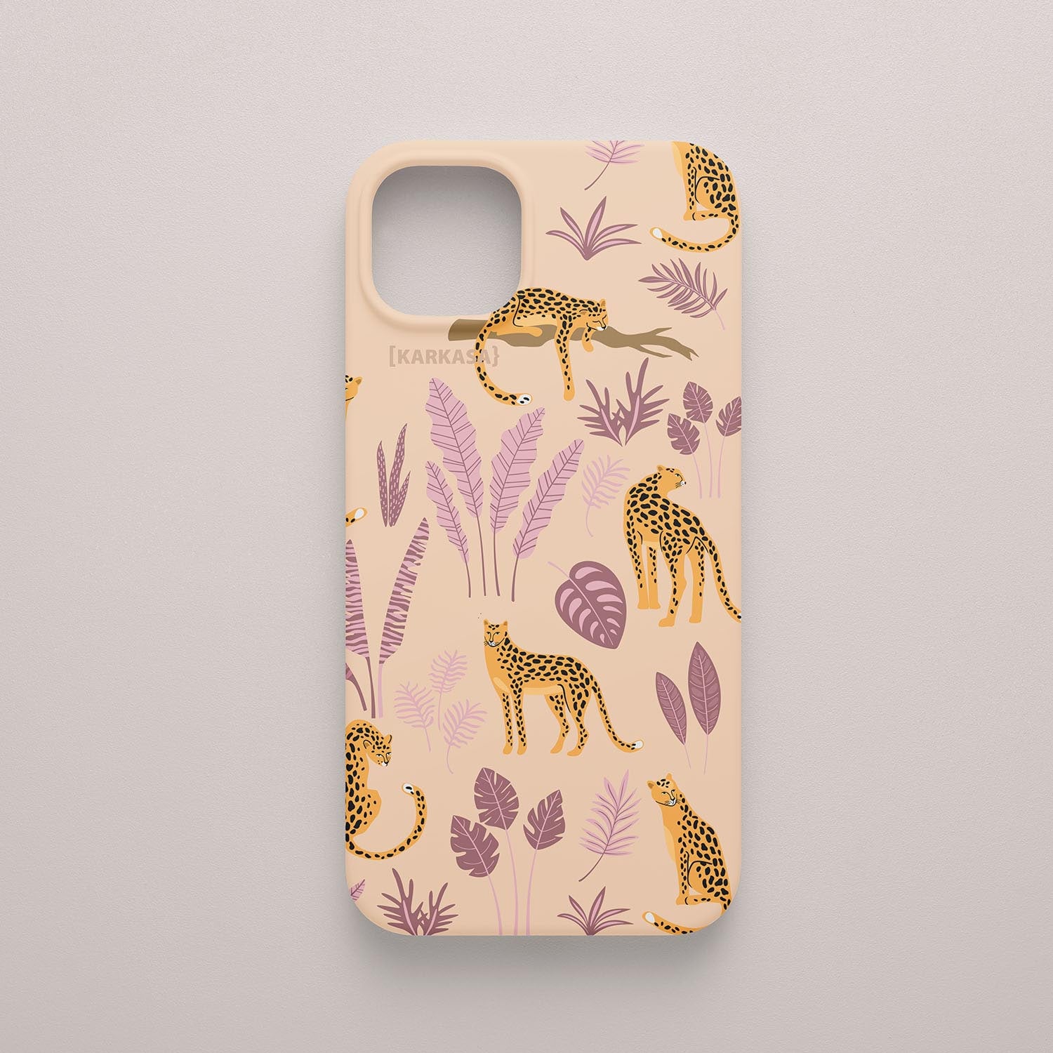Funda KARKASA Silk Touch rosa nude con estampado de leopardos dorados y hojas tropicales en tonos rosas y lilas. Carcasa diseño jungla chic.