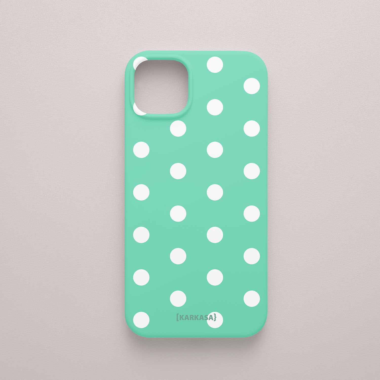 Funda KARKASA Silk Touch verde menta con estampado clásico de lunares blancos (polka dots). Carcasa mate de silicona estilo retro vintage.