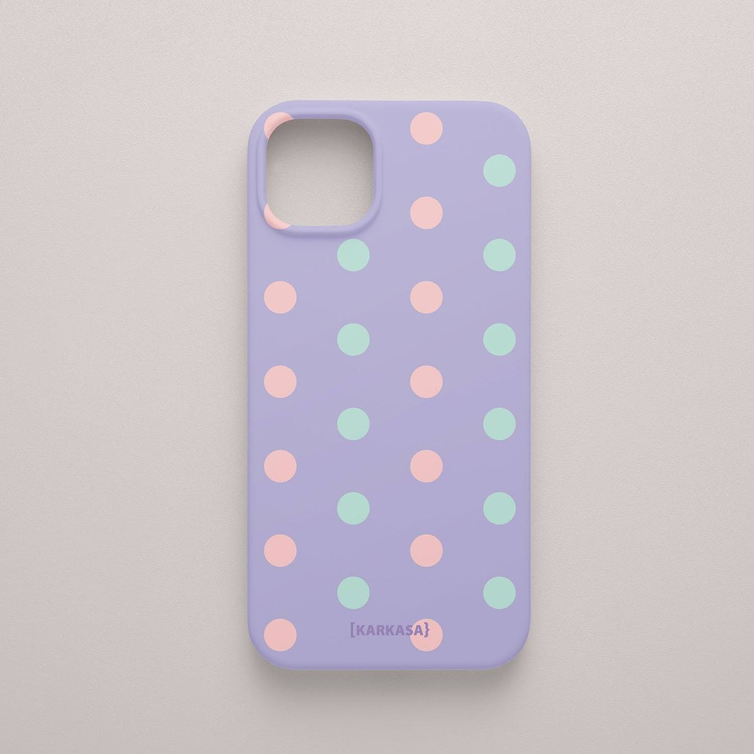 Funda KARKASA Silk Touch lila con estampado de lunares en colores rosa pastel y verde menta. Carcasa diseño pop divertido.