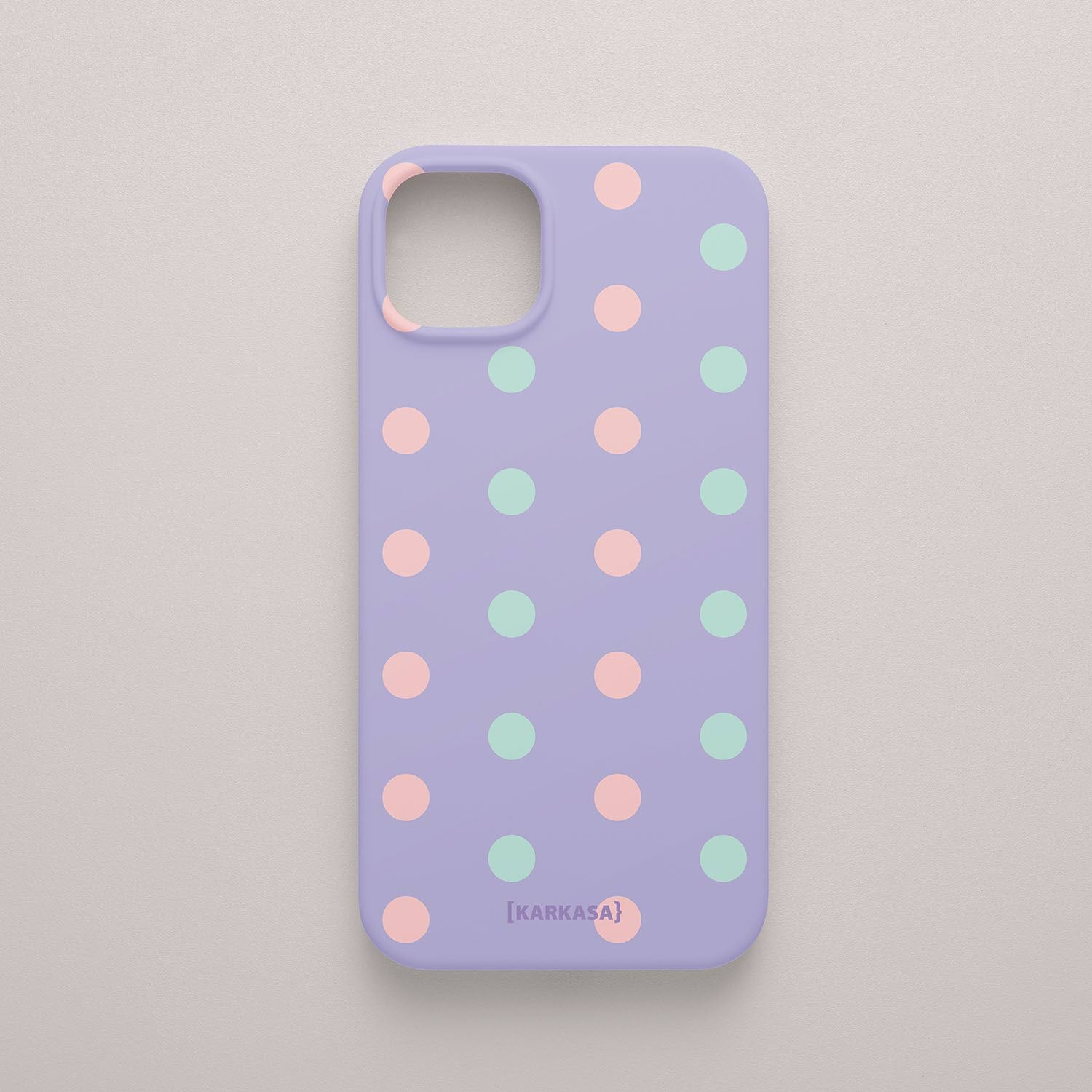 Funda KARKASA Silk Touch lila con estampado de lunares en colores rosa pastel y verde menta. Carcasa diseño pop divertido.