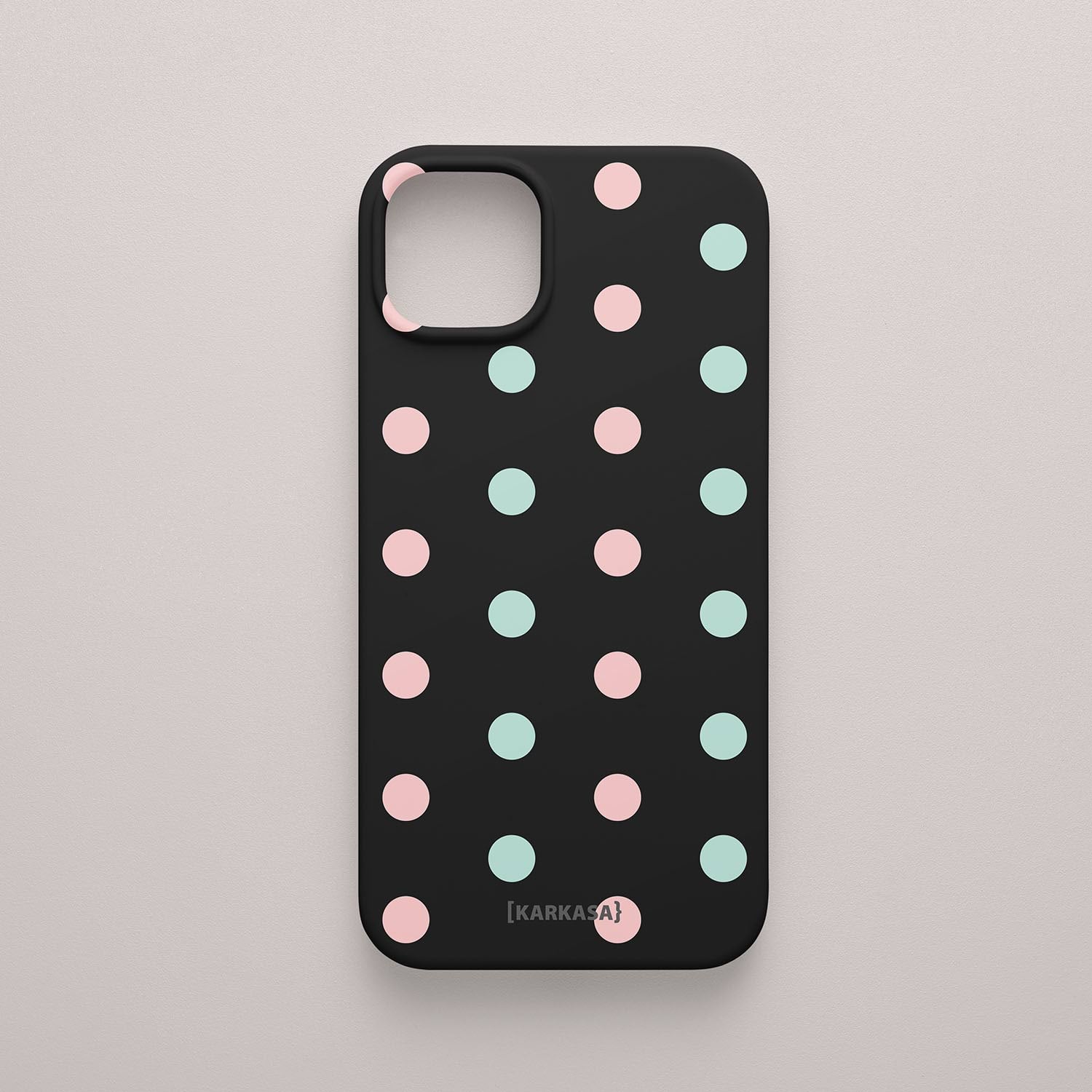 Funda KARKASA Silk Touch negra con estampado de lunares en colores rosa pastel y verde menta. Carcasa diseño pop divertido.