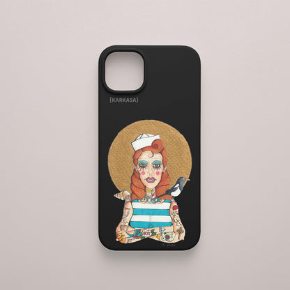 Funda KARKASA negra con ilustración del artista Daniel Buitrón: marinera pelirroja estilo pin-up con camiseta de rayas azules y una urraca al hombro.