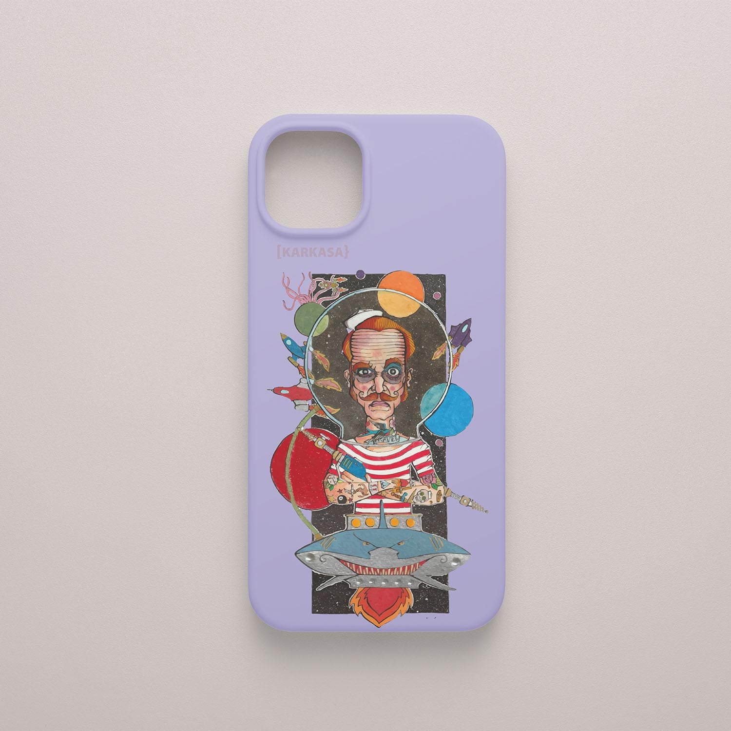 Funda KARKASA lila con ilustración del artista Daniel Buitrón: marinero con escafandra de buzo antigua rodeado de planetas y estrellas.