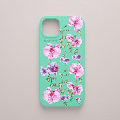 Funda KARKASA Silk Touch verde menta con pintura de orquídeas rosas y tallos verdes estilo acuarela. Carcasa floral artística.