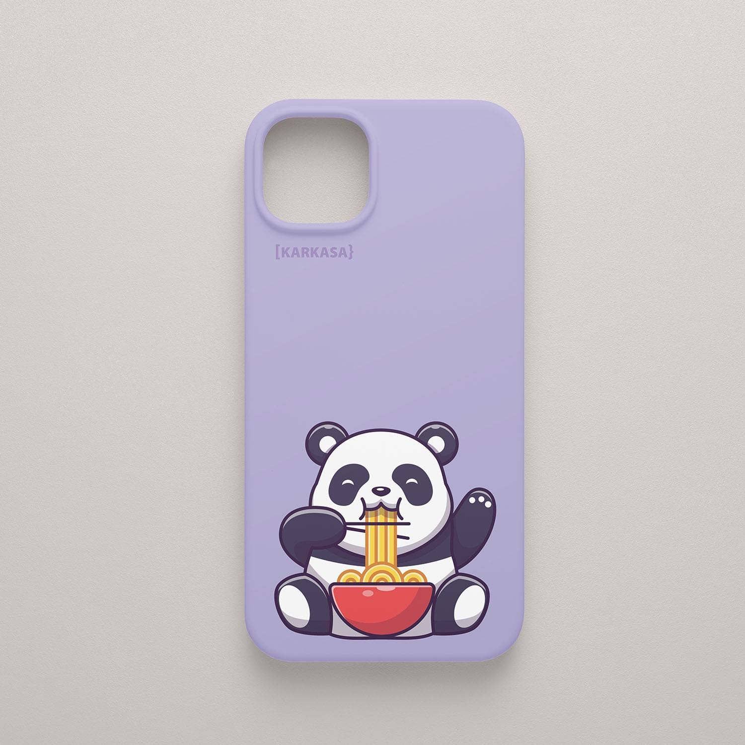 Funda KARKASA Silk Touch lila con ilustración kawaii de un oso panda comiendo un bol de ramen. Carcasa de estilo anime japonés.