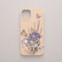 Funda KARKASA Silk Touch rosa chicle con ilustración estilo grabado antiguo de rosas y mariposas en tonos morados. Carcasa floral vintage