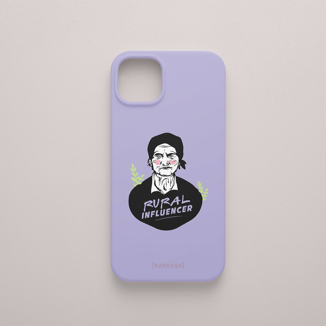 Funda lila con ilustración de una anciana gallega con paño en la cabeza y herramientas de labranza, texto Rural Influencer de Son un Toxo.