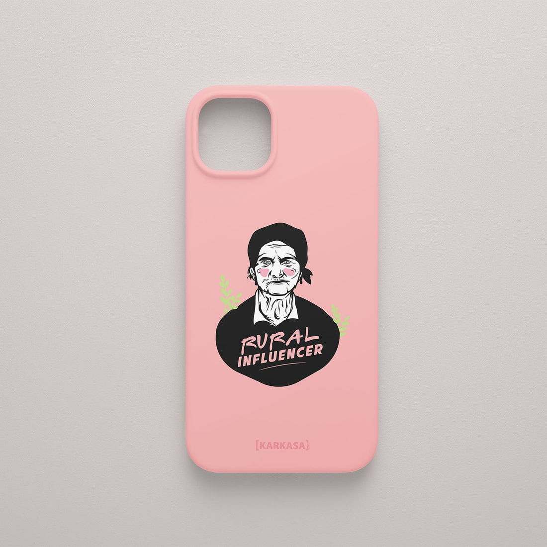 Funda rosa con ilustración de una anciana gallega con paño en la cabeza y herramientas de labranza, texto Rural Influencer de Son un Toxo.
