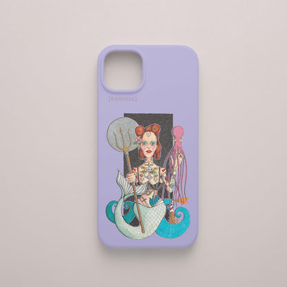 Funda KARKASA lila con ilustración del artista Daniel Buitrón: sirena tatuada sosteniendo un tridente y rodeada por un pulpo.