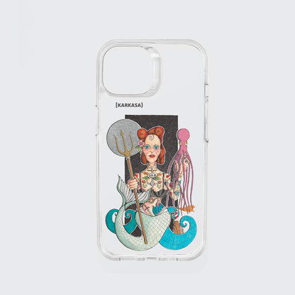 Funda KARKASA transparente antigolpe con ilustración del artista Daniel Buitrón: sirena tatuada sosteniendo un tridente y rodeada por un pulpo.