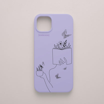 Funda de móvil KARKASA con ilustración lineal de una figura leyendo con flores y mariposas, en silicona mate Silk Touch lila.