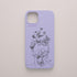 Funda de móvil KARKASA con diseño lineal negro de silueta de mujer y mariposas, en silicona mate Silk Touch lila.