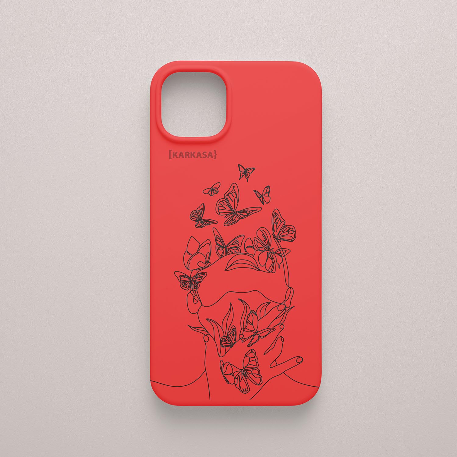 Funda de móvil KARKASA con diseño lineal negro de silueta de mujer y mariposas, en silicona mate Silk Touch roja.