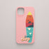 Funda KARKASA Silk Touch rosa chicle con ilustración de una tabla de surf conteniendo un paisaje de playa, pinos y atardecer en Galicia.