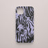Funda KARKASA Silk Touch lila con ilustración gráfica estilo stencil de la cara de un tigre en color negro. Carcasa diseño urbano animal.