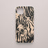 Funda KARKASA Silk Touch rosa nude con ilustración gráfica estilo stencil de la cara de un tigre en color negro. Carcasa diseño urbano animal.