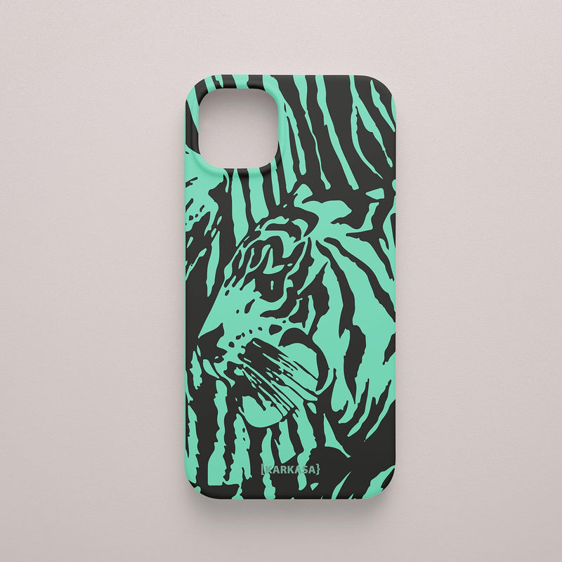 Funda KARKASA Silk Touch verde menta con ilustración gráfica estilo stencil de la cara de un tigre en color negro. Carcasa diseño urbano animal.