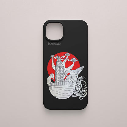 Funda KARKASA negra con ilustración de Daniel Buitrón: Torre de Hércules de A Coruña rodeada de OVNIs, tentáculos y un sol rojo de fondo.