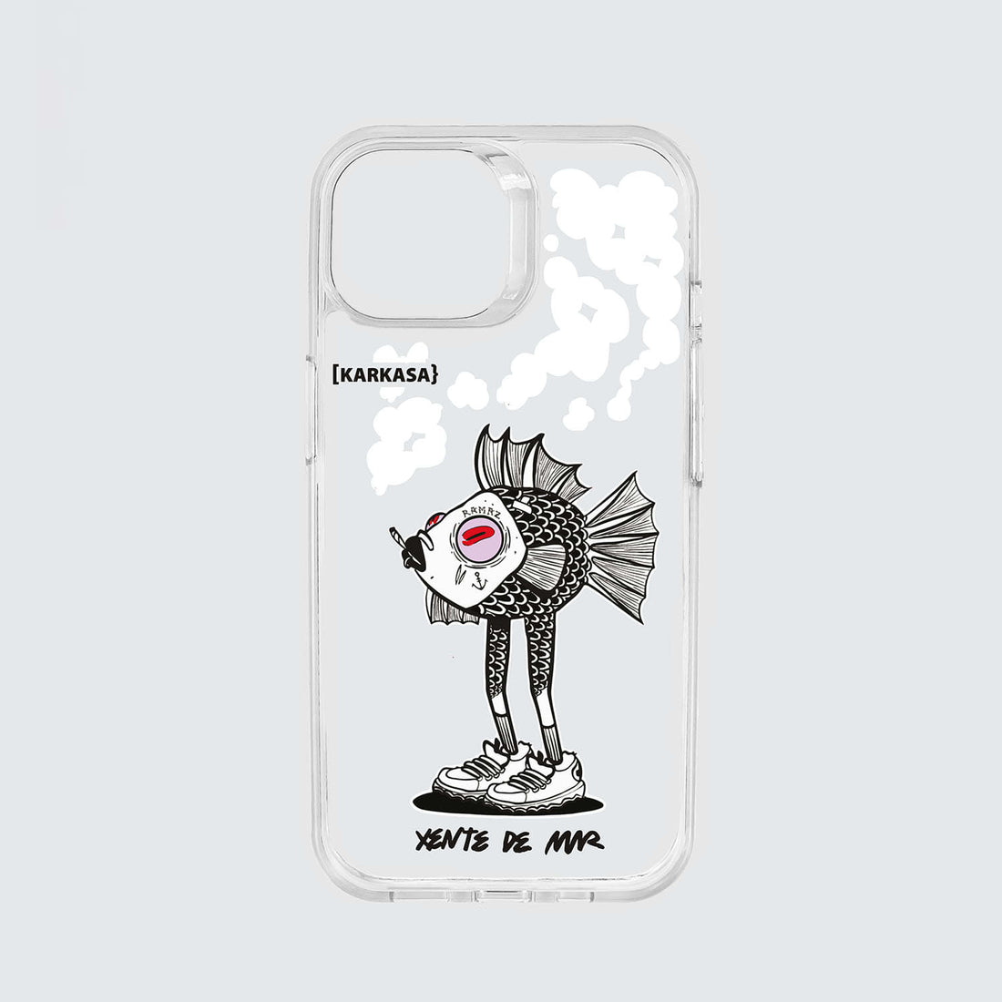 Funda transparente con ilustración de un pez negro estilo punk con ojos rojos y zapatillas deportivas, diseño de Ramaz.