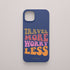 Funda KARKASA Silk Touch azul marino con frase Travel More Worry Less en letras retro de colores naranjas y rosas. Carcasa para viajeros.