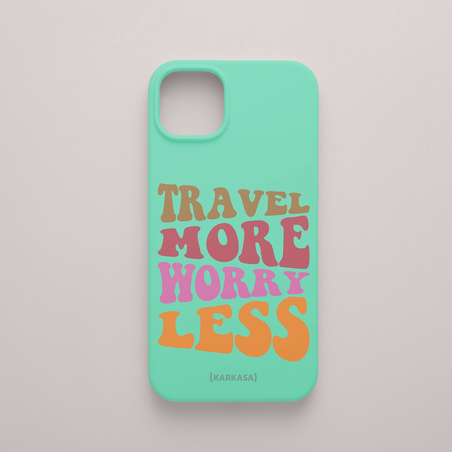 Funda KARKASA Silk Touch verde menta con frase Travel More Worry Less en letras retro de colores naranjas y rosas. Carcasa para viajeros.