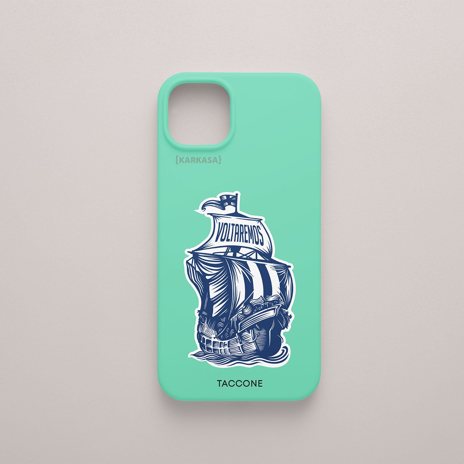 Funda KARKASA verde menta con ilustración de un galeón azul y blanco con la palabra Voltaremos en las velas, diseño de Gabriel Taccone.