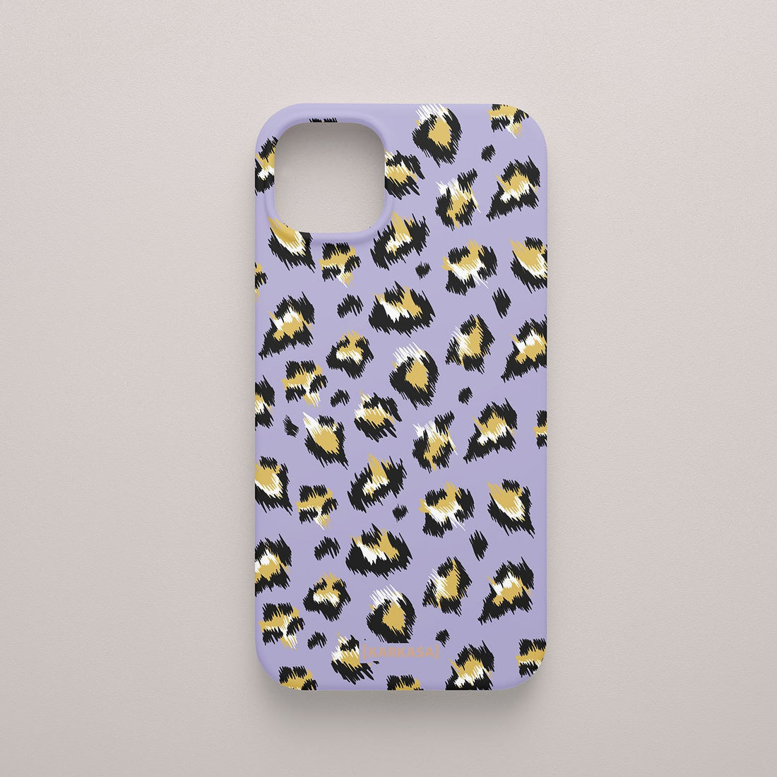 Funda KARKASA Silk Touch lila con estampado de leopardo moderno en negro y amarillo. Carcasa mate de silicona animal print vibrante.